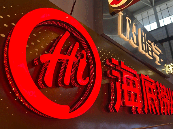 淺談不銹鋼包邊發(fā)光字多少錢一平方，價(jià)錢怎么算？
